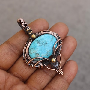 Unikt handgjort halsband med turkos koppartrådshänge