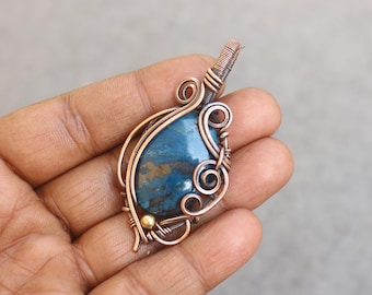 Met koperdraad omwikkelde Chrysocolla-hanger: boho-edelsteensieraden
