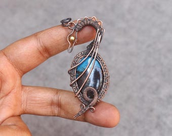 Handgemaakte Chrysocolla-hanger met koperdraad: boho-edelsteensieraden