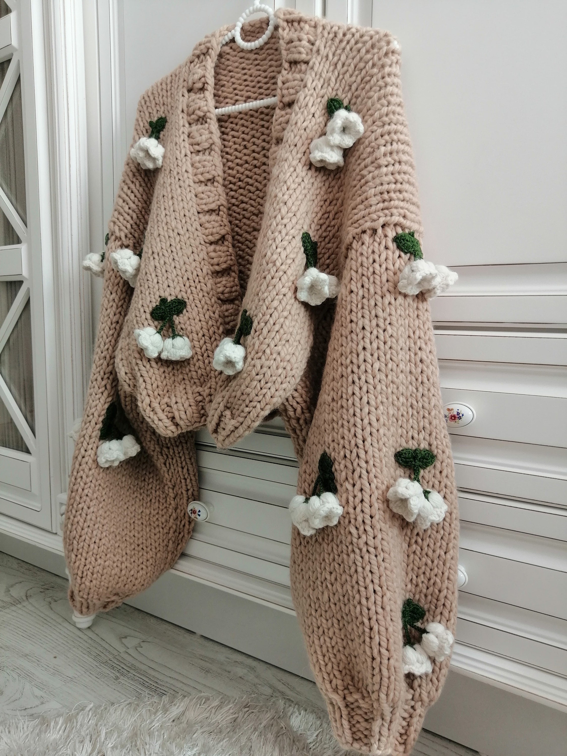 Pnkimera,pearl Flower, Lily of the Valley Cardigan, Chunky Pnkimera,pearl Flower, Lily of the Valley Cardigan, Chunky