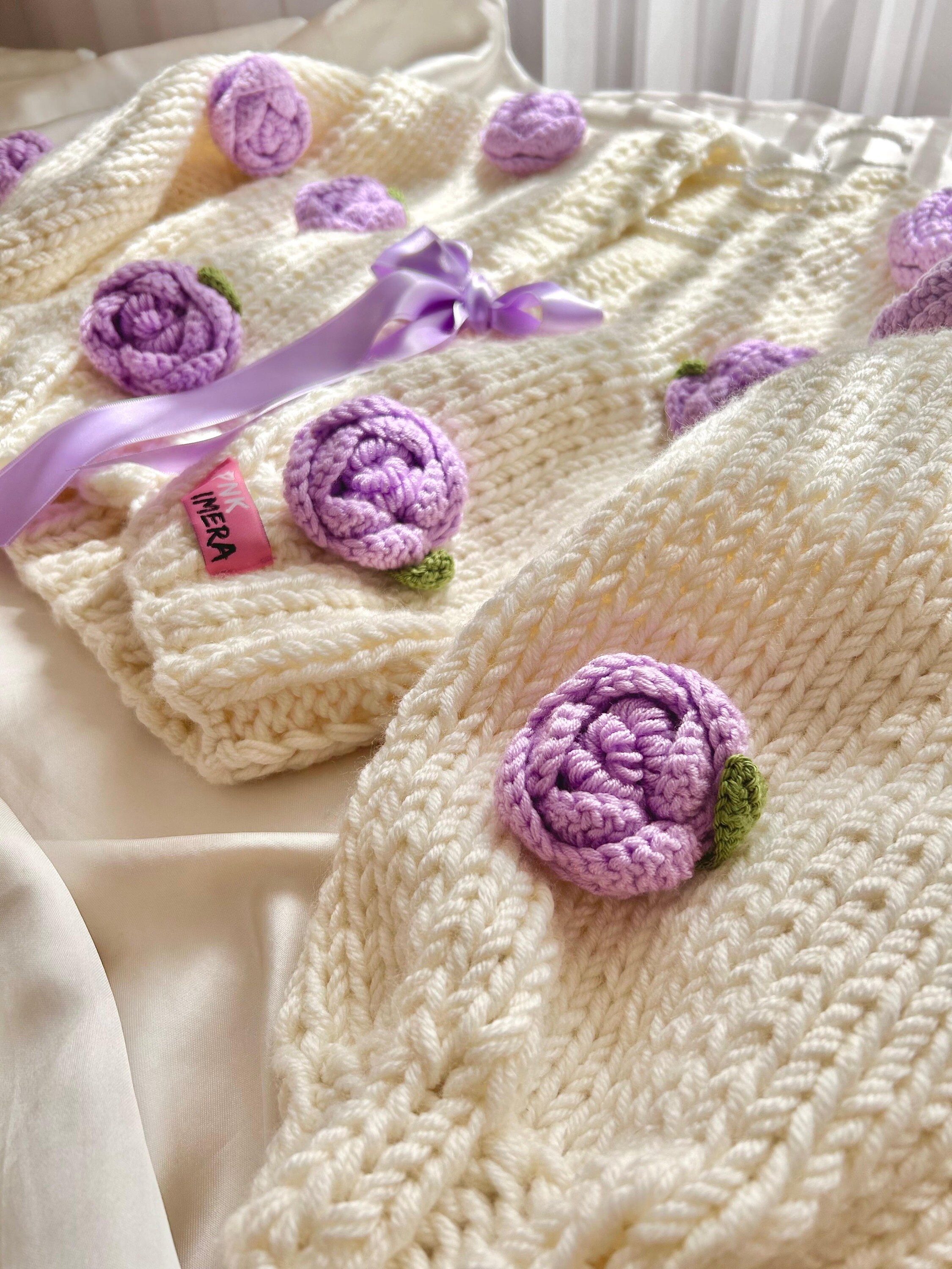Rose flower motif cardigan 【white】 Pnkimera, Pink and White Floral Cardigan, Pink Daisy Knit