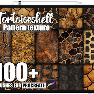 Puede incluir: Una tableta digital muestra una variedad de texturas de patrones de caparazón de tortuga en tonos marrón, negro y dorado. El texto "Tortoiseshell Pattern texture" y "100+ Brushes for Procreate" se superponen a la imagen.