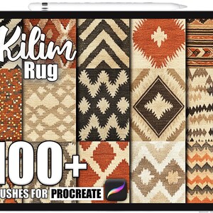 Può includere: Una presentazione di arte digitale che mostra vari motivi di tappeti Kilim. L'immagine presenta un tablet con il testo "Kilim Rug" e "100+ Brushes for Procreate". I disegni dei tappeti includono motivi geometrici e tribali nei toni del marrone, arancione e crema.