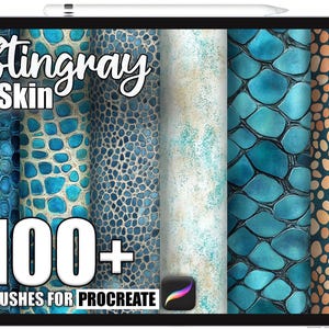Pode incluir: Um tablet exibe texturas de arte digital, incluindo padrões de pele de arraia em tons de azul, turquesa e bege. O texto diz "Stingray Skin" e "100+ Brushes for Procreate". É um produto de arte digital.
