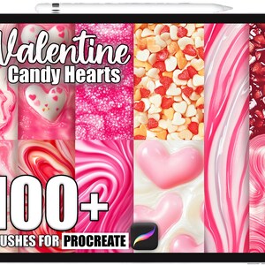 Op de afbeelding: Een digitale tablet toont een Valentijnsdag-thema grafiek. De tekst "Valentine Candy Hearts" staat bovenaan. Daaronder staat de tekst "100+ Brushes for Procreate". De afbeelding toont verschillende roze en rode hartvormige snoepjes en patronen.