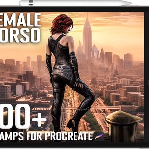 Pode incluir: Uma ilustração digital de um torso feminino com mais de 100 selos para Procreate. A imagem mostra uma mulher com um traje de couro preto em pé em um telhado com vista para um horizonte urbano. O texto "FEMALE TORSO" e "100+ STAMPS FOR PROCREATE" é exibido na imagem.