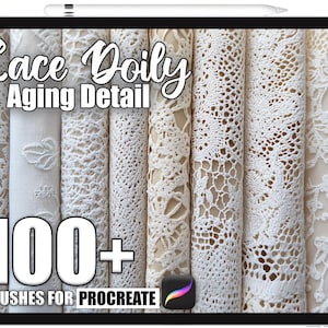 Puede incluir: Un iPad muestra una colección de tapetes de encaje enrollados con diversas texturas y patrones. El texto "Lace Doily Aging Detail" y "100+ Brushes for Procreate" son visibles. Un lápiz óptico descansa en la parte superior.