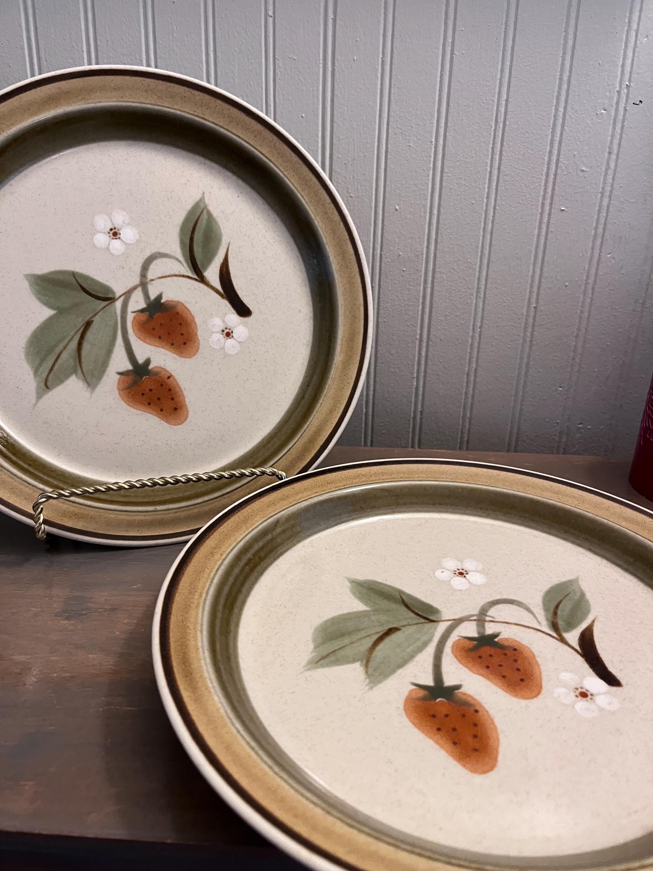 【ビンテージ】インタナショナル「ストロベリーパッチ」ディナープレート2枚セット Vintage Stoneware Strawberry Patch - Etsy