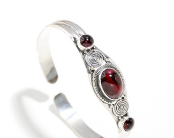 Précieux bracelet grenat, bracelet de pierres précieuses, bracelet manchette rouge, bijoux en argent sterling, cadeau de fiançailles, bracelet pour femme