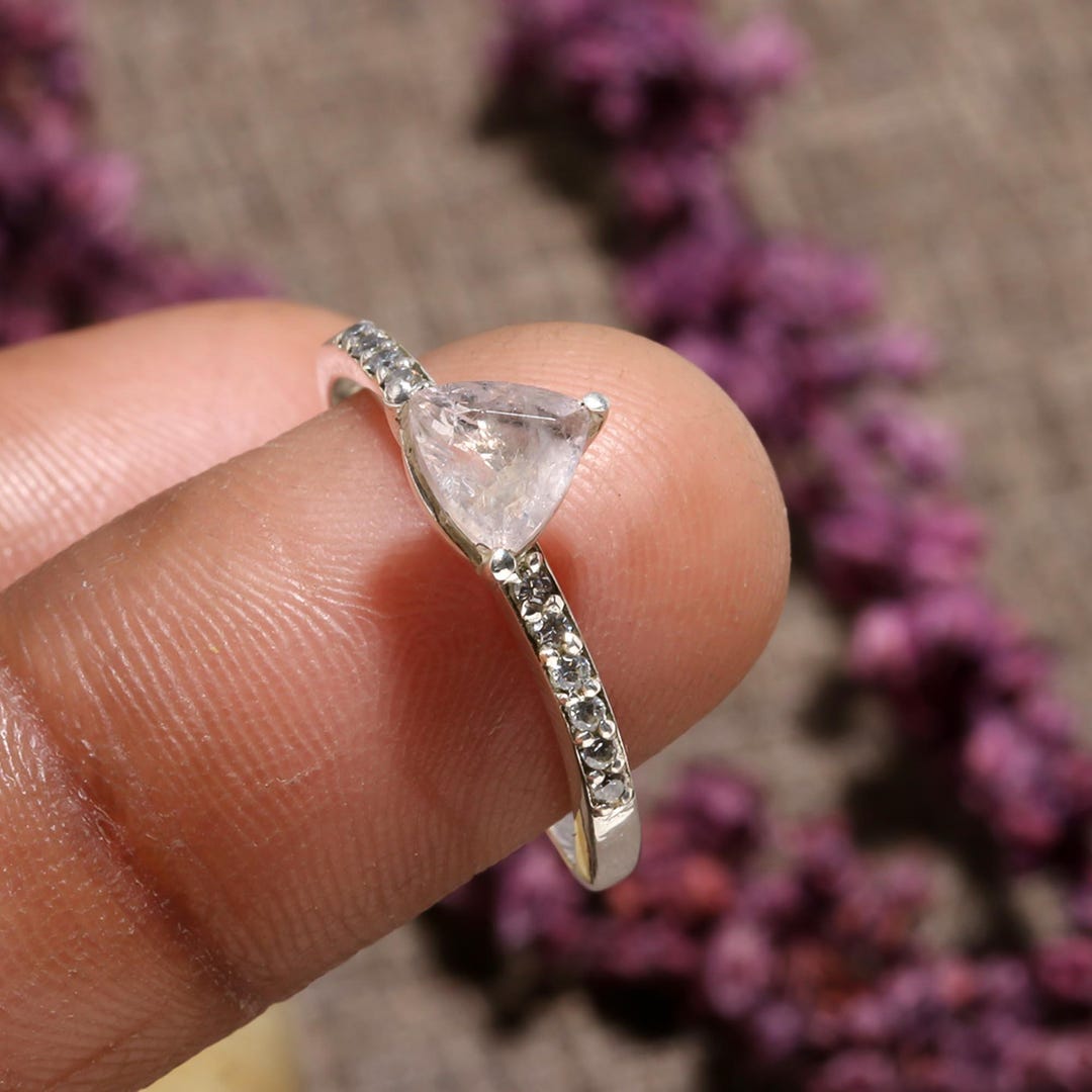 ローズクォーツ トライアングルリング ローズクォーツ トライアングルリング