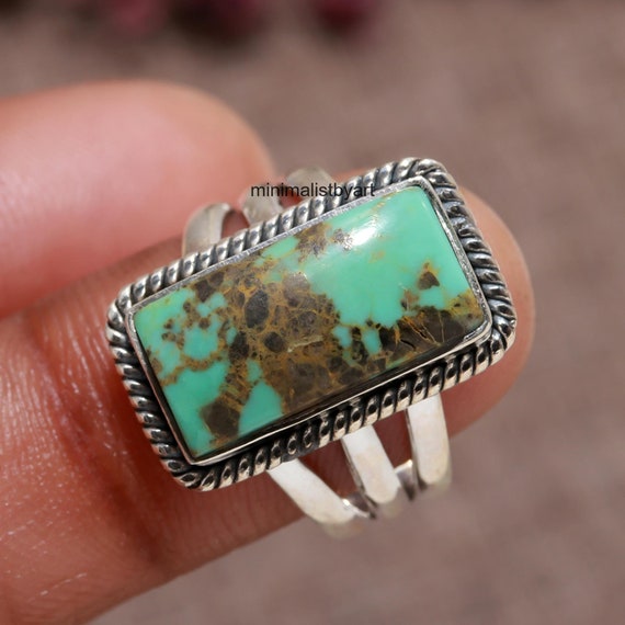 Handcrafted Arizona Turquoise Ring: Sterling Silver Cluster