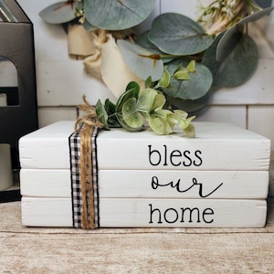 Μίνι στοίβες βιβλίων/Δίσκοι με επίπεδα/Farmhouse wood book stack/Bless our home/ book bundle/ tiered tray decor/ home decor