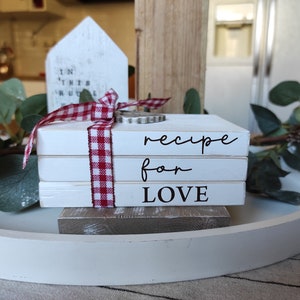 Μίνι στοίβες βιβλίων/Δίσκοι με επίπεδα/Farmhouse wood book stack/Recipe for love/ book bundle/ tiered tray decor/ home decor