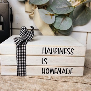 Μίνι στοίβες βιβλίων/Δίσκοι με επίπεδα/Farmhouse wood book stack/Happines is homemade/ book bundle/ tiered tray decor/ home decor