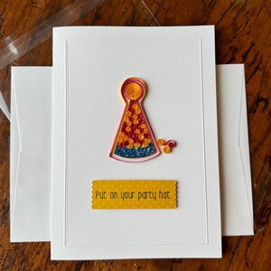 Tarjeta de felicitación o celebración de cumpleaños ~ Hecha a mano ~ Quilling, Quilled, Paper Art
