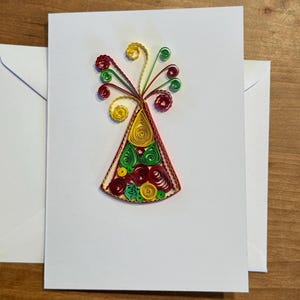 Tarjeta de cumpleaños, felicitaciones y celebración ~ Hecha a mano ~ Quilled ~ Arte de papel ~ Sombrero de fiesta