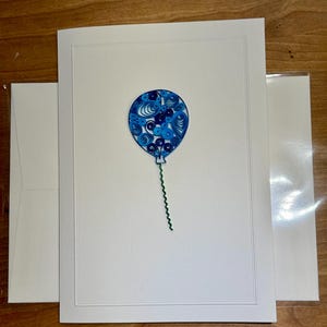 Tarjeta de cumpleaños, felicitaciones y celebración ~ Hecha a mano ~ Quilled ~ Arte de papel ~ Globo pequeño, ¡elige un color!