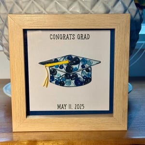 Boné de formatura personalizado para presente ~ Personalizado ~ Feito à mão ~ Arte em papel com quilling ~ Escolha uma data, frase, nome!