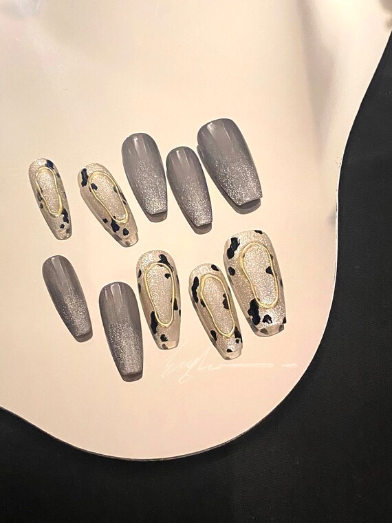 30+ Pearl Nail Art Ideas: A Touch of Luxury at Your Fingertips