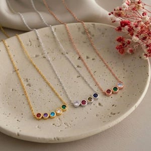 14-karätig vergoldete Familien-Geburtssteinkette – Personalisierter Schmuck mit Kindernamen, Geschenk für Mama, Oma, Geburtsgeschenk