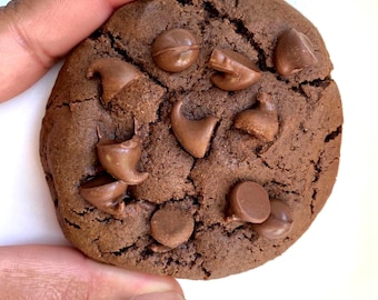 Organic Double Chocolate Chip Cookie Gift Box – Soft, Fudgy, All-Natural Treat – Handmade, Eco-Friendly – Perfect Chocolate Gift