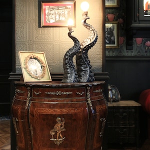 Set of 2 Tentacle Kraken Octopus Lamps, Lovecraft gothic sculpture table lamp Cthulhu mythos Fantasy Unique vintage statue designer lantern image 2
