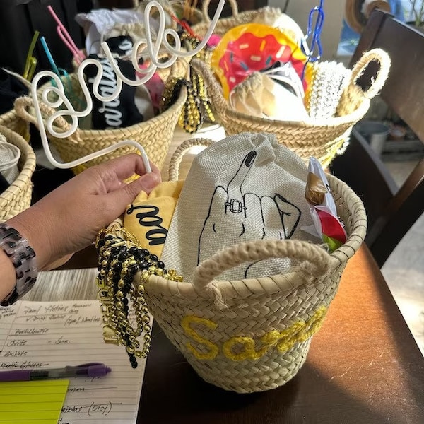BULK SALE Set of 10+ Personalized Straw Baskets - Wedding Welcome Bags, Bachelorette Gifts, Party Favors ! Custom Name Totes