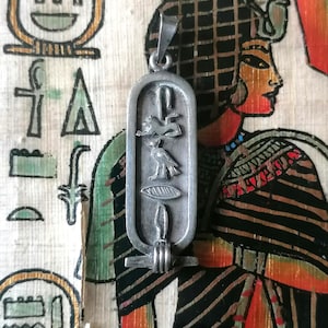 Wisiorek z hieroglifem w stylu egipskim, srebro próby 925