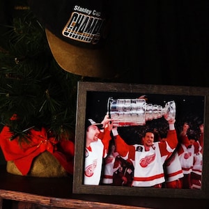Steve Yzerman - 1997 Red Wings Stanley Cup - 3D Shadowbox (8x10)