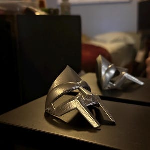 Maska biurkowa MF Doom 3 cale - Hip Hop Memorbilia