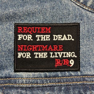 Toppa ricamata "Nightmare For The Living". Toppe ispirate al mondo dei videogiochi. Applicazione termoadesiva.