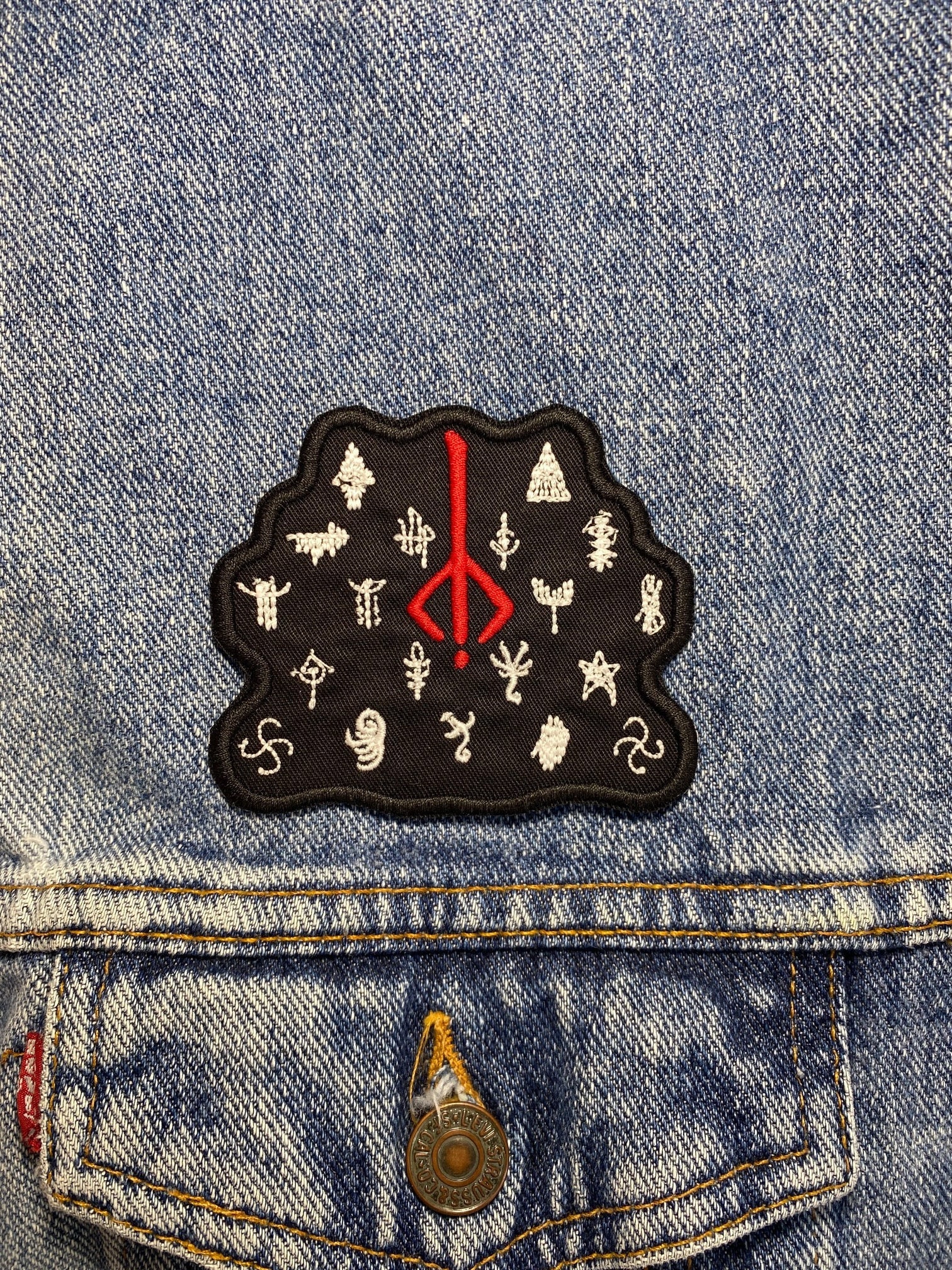 Hunter's Mark Embroidered Patch. Horror Movie/video Game Inspired Patches.  Iron on Backing. 