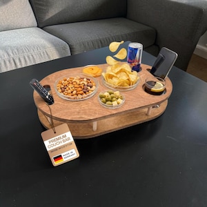 Couchbar aus Holz personalisiert | Snacktablett mit 4 Glasschalen, Handyhalter & Getränkehalter Couch Tablett für Filmabend, Sofa Organizer