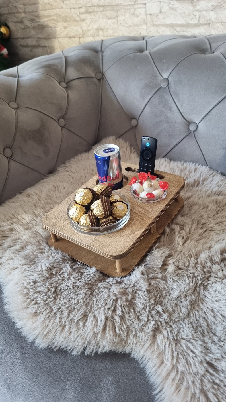 Couchbar mit 2 Glasschalen handgefertigt aus Holz YOLO Eiche personalisierbar Snackbar einzigartiges Geburtstagsgeschenk Bild 5