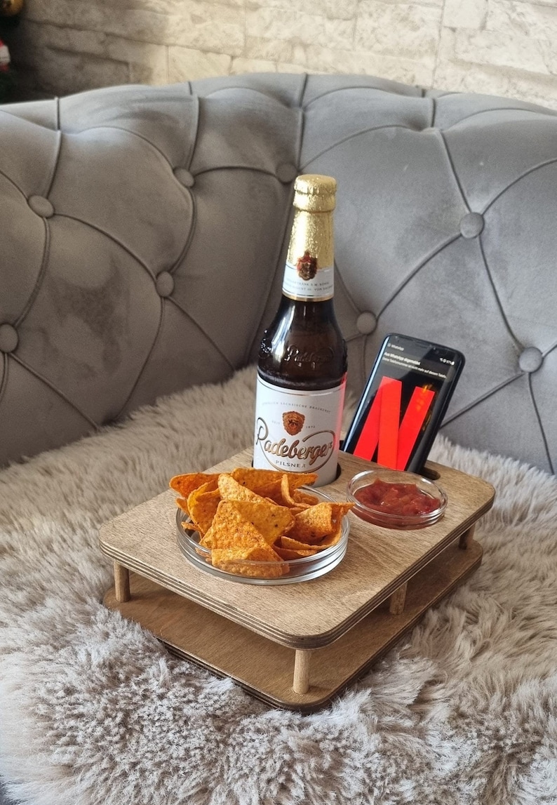 Couchbar mit 2 Glasschalen handgefertigt aus Holz YOLO Eiche personalisierbar Snackbar einzigartiges Geburtstagsgeschenk Bild 2