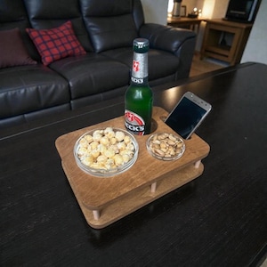 Couchbar mit 2 Glasschalen handgefertigt aus Holz YOLO Eiche personalisierbar Snackbar einzigartiges Geburtstagsgeschenk