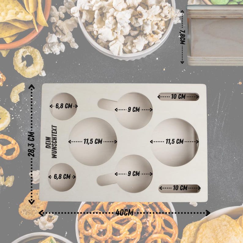 May include: A light-colored wooden serving tray with multiple circular cutouts for snacks. The tray is 40 cm long and 28.3 cm wide, with cutouts ranging from 6.8 cm to 11.5 cm in diameter. The text "DEIN WUNSCHTEXT" is printed on the tray.