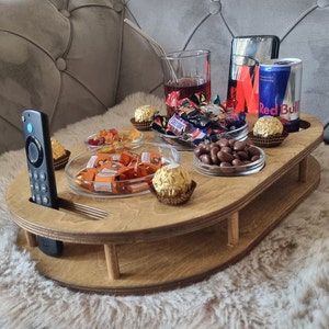 handgefertigte Couchbar aus Holz mit 4 Glasschalen einizgartige Snackbar personalisierbar Camping Tablett zdjęcie 2