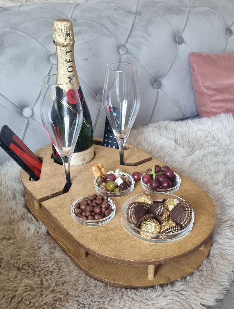 Weinbar mit 4 Glasschalen für Sekt Champagner Bar handgefertigt aus Holz Snackbar Couchbar einzigartige Geschenkidee Camping Bild 2