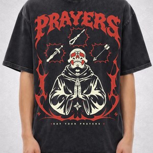Say Your Prayers Shirt, Old School RuneScape Prayer Tee, OSRS Gamer T Shirt, Funny MMORPG Gaming Shirt, Dark Fantasy Graphic Tee Gift imagem 5