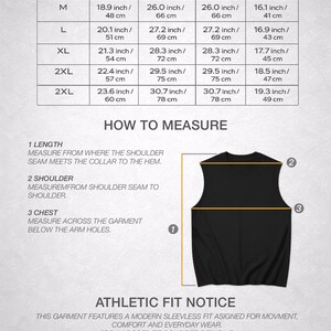 Op de afbeelding: Een zwart mouwloos athletic fit shirt met een maattabel. De tabel bevat borst-, lengte- en schoudermaten in inches en cm voor de maten M tot 2XL. De tekst bevat ook instructies voor het meten van het shirt.