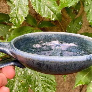 POTTERY EGG COOKER #65: magnetron-omeletvorm en appelbakker. Kantoor, slaapzaal, thuis.