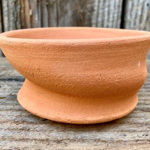 MACETA DE ARCILLA ROJA N.° 46. Una pequeña maceta artesanal para cactus, suculentas, etc.