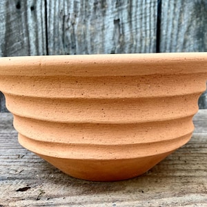 CLAY FLOWER POT #92. An unglazed terracotta planter for a healthy plant. Studio pottery.