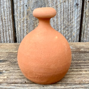 FRENCH WATERING BELL #1 Terracottapot voor het voorzichtig water geven van delicate kamerplanten.