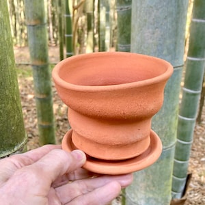 MACETA DE CERÁMICA N.° 44. Maceta de terracota porosa, torneada a mano, ideal para plantas felices. Pieza única.
