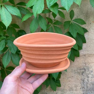 TERRACOTTA PLANTER #4 handgemachter Blumentopf aus Ton mit Untersetzer - unglasiert - porös - auf der Töpferscheibe gedreht - für gesunde Zimmerpflanzen - ein Einzelstück