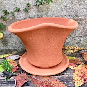 TERRACOTTA CLAY PLANTER #09. Handmade ceramic pot for plants. Natural, porous clay.