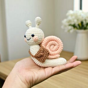 Snail Mail Häkelanleitung, Häkelschnecken-Muster, süße Amigurumi Schnecke, Frühling Kleine Anfänger Häkelprojekte, Einfaches Tiny Crochet Plüsch