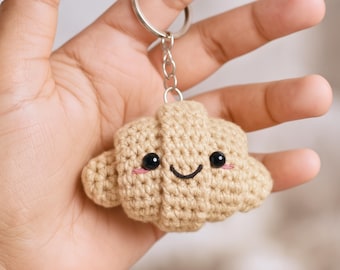 Croissant Schlüsselanhänger Häkelmuster, gehäkelter Schlüsselanhänger, süßer Auto Aufhänger, DIY kleiner Anhänger, Amigurumi Food PDF, Anfänger Häkelprojekte klein